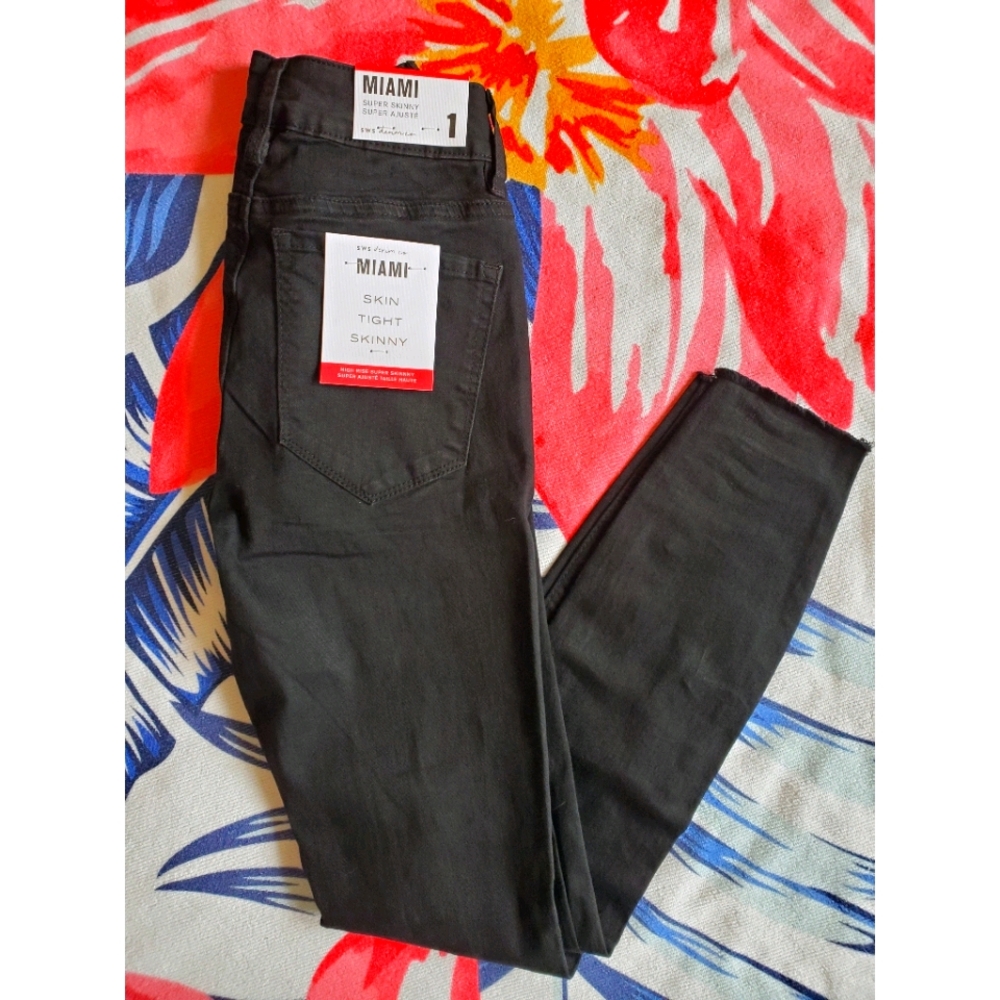 Size 1-NiceButt Distressed Miami High Rise-Black - Picture 1 of 7
